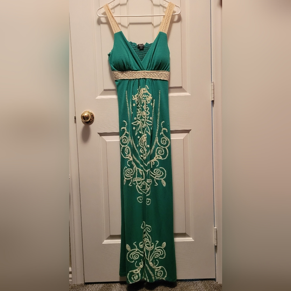 🎉2/$30🎉Maxi Dress!💚 Size Medium.
